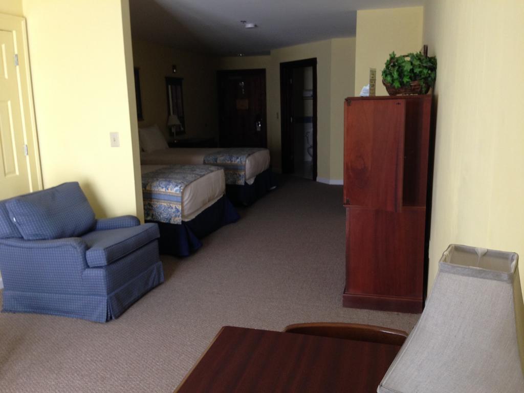 Greenville Inn & Suites الغرفة الصورة